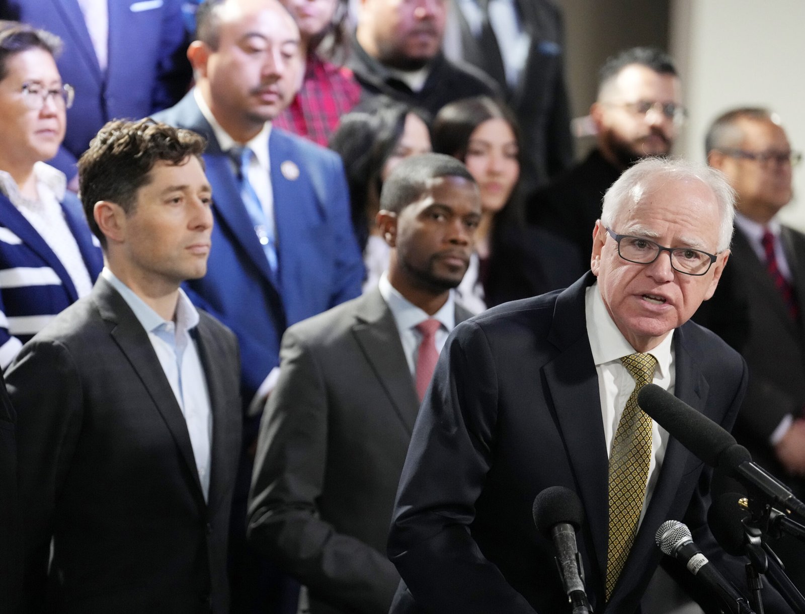 DEPORT122325.walz