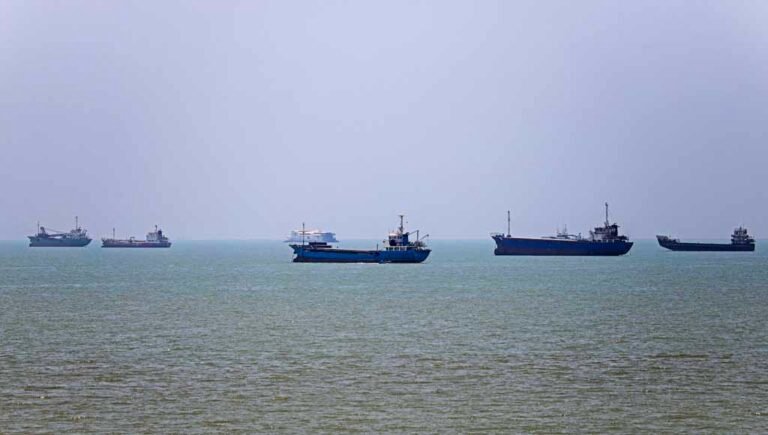 IRAN-US-ISRAEL-WAR-TRANSPORT-HORMUZ
